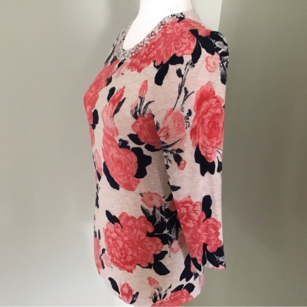 Women’s top with crystals which has all popular colors of fall 2023. - Picture 3 of 4
